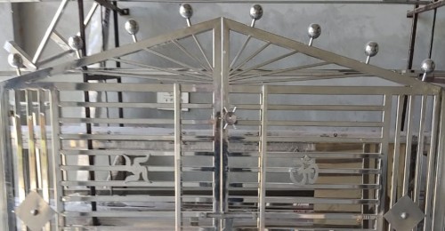 Secure your property in style with this custom-designed steel gate. Built to withstand the elements and resist rust, this gate will keep your property safe for years to come.